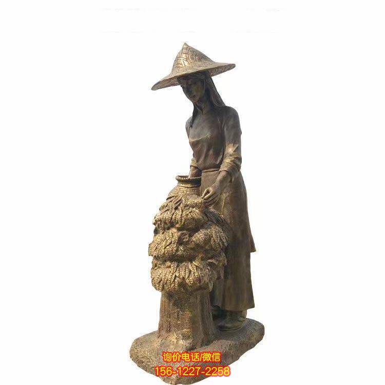 玻璃鋼女孩雕塑，為園林增添靈動人物氣息