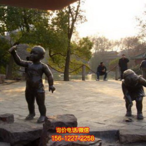玻璃鋼人物雕塑，為廣場增添靈動之美