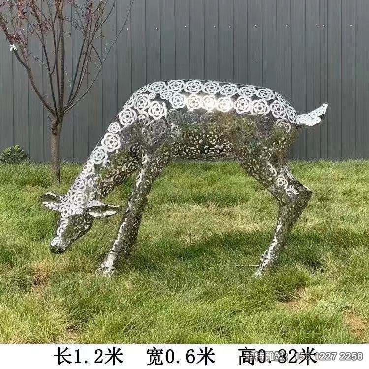 不銹鋼花瓣鹿雕塑 為環境增添了美感 不銹鋼花瓣鹿雕塑 為環境增添了美感